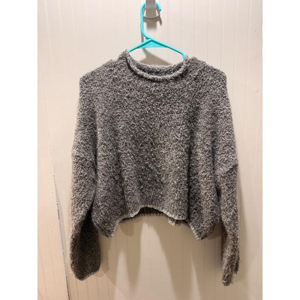 Urban Outfitters Womens Gray Boucle Cropped Knit Sweater Size Medium Boxy Cozy